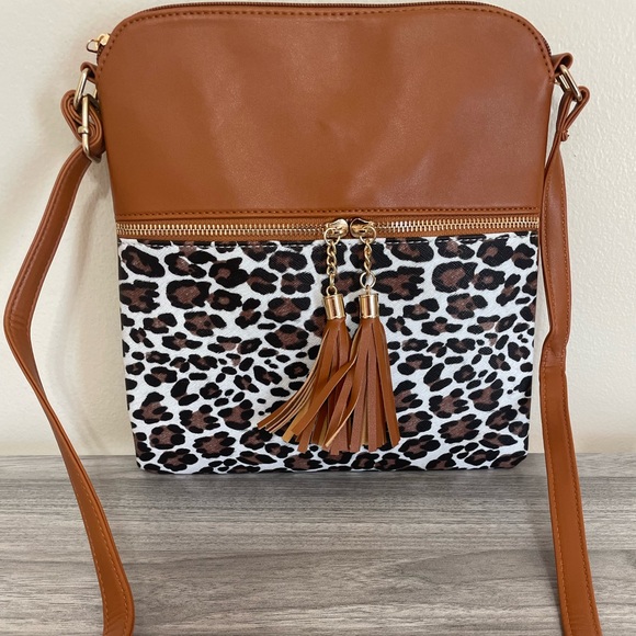 Handbags - 🎉❤️Molly Leopard Print Tassel Crossbody Purse